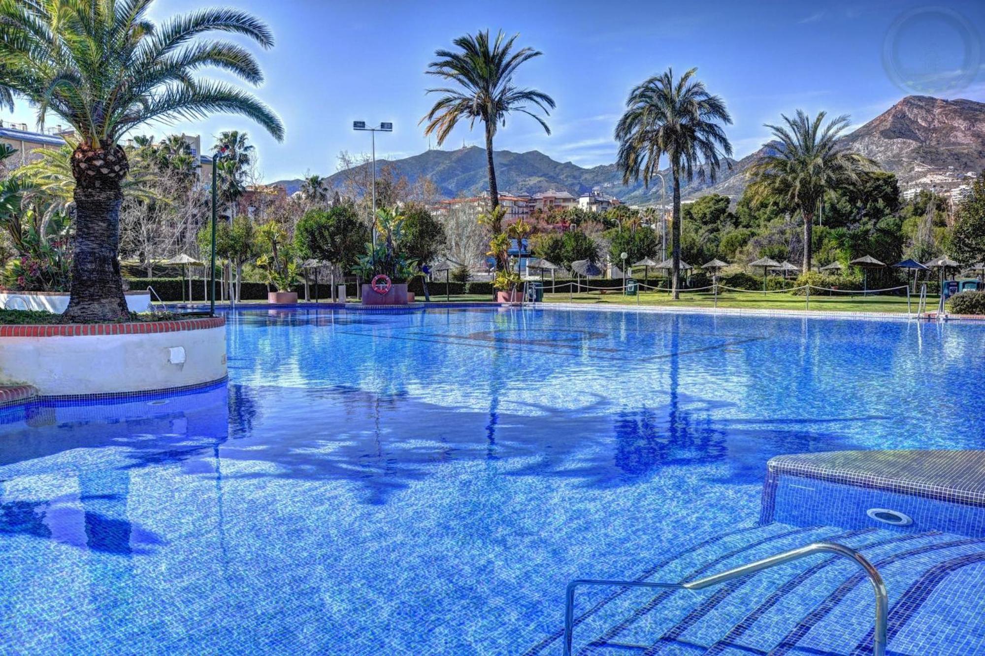 Deluxe Apartment In Benalbeach With Beach Views Benalmadena Exterior photo